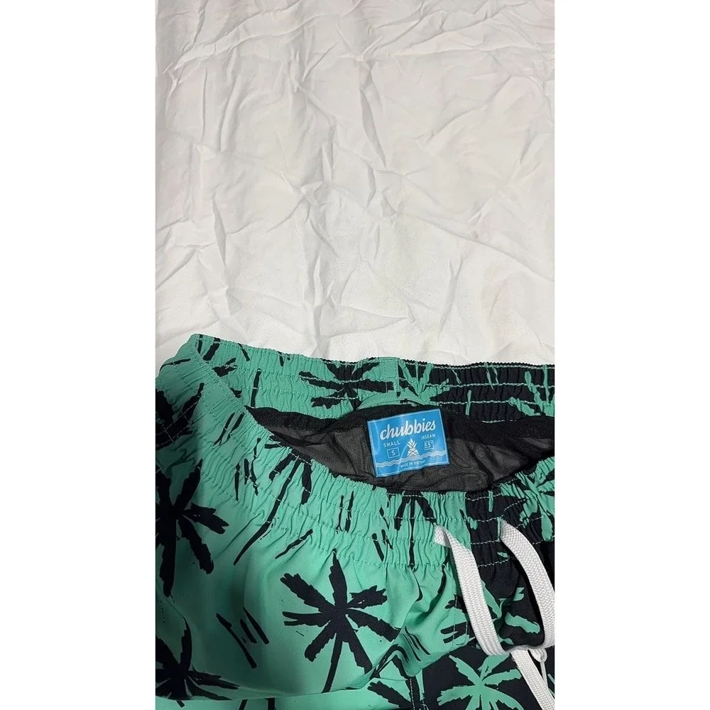 Chubbies Men Palm Tree Print Swim Shorts Green Black 5.5 Inseam Small